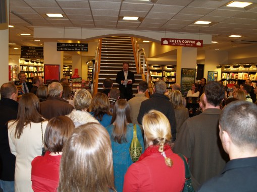 ... To the hundred guests, journalists and members of the public ...